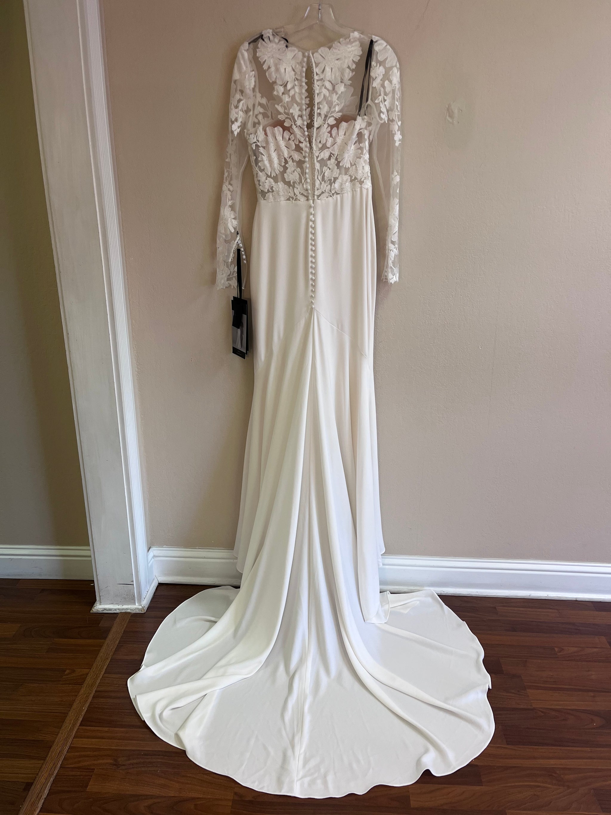 Vera Wang Henar – Nearly Newlywed