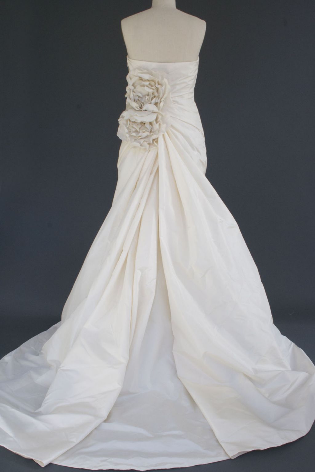 【Price down】VERAWANG リーゼル　dress VERA WANG Liesel。VERA WANG リーゼルです。胸元のインド刺繍や