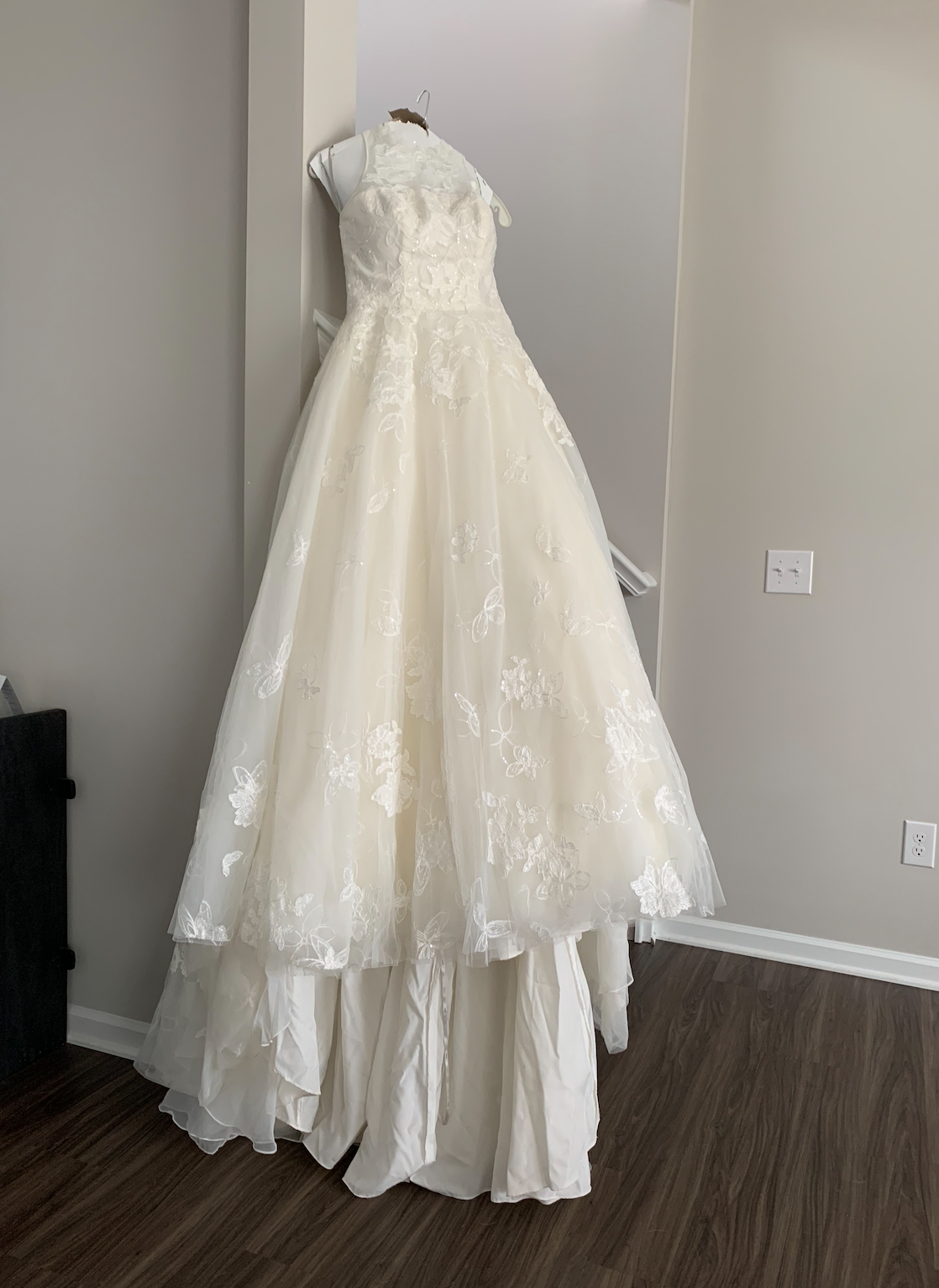 Vera Wang White VW351426 – Nearly Newlywed