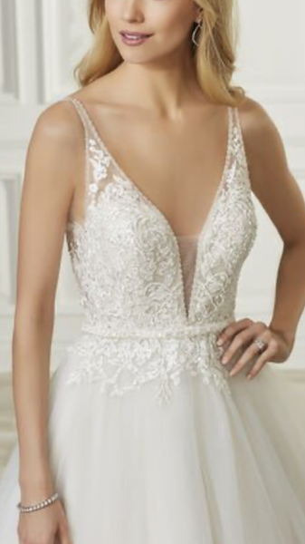 Adrianna Papell 31102 PreOwnedWeddingDresses