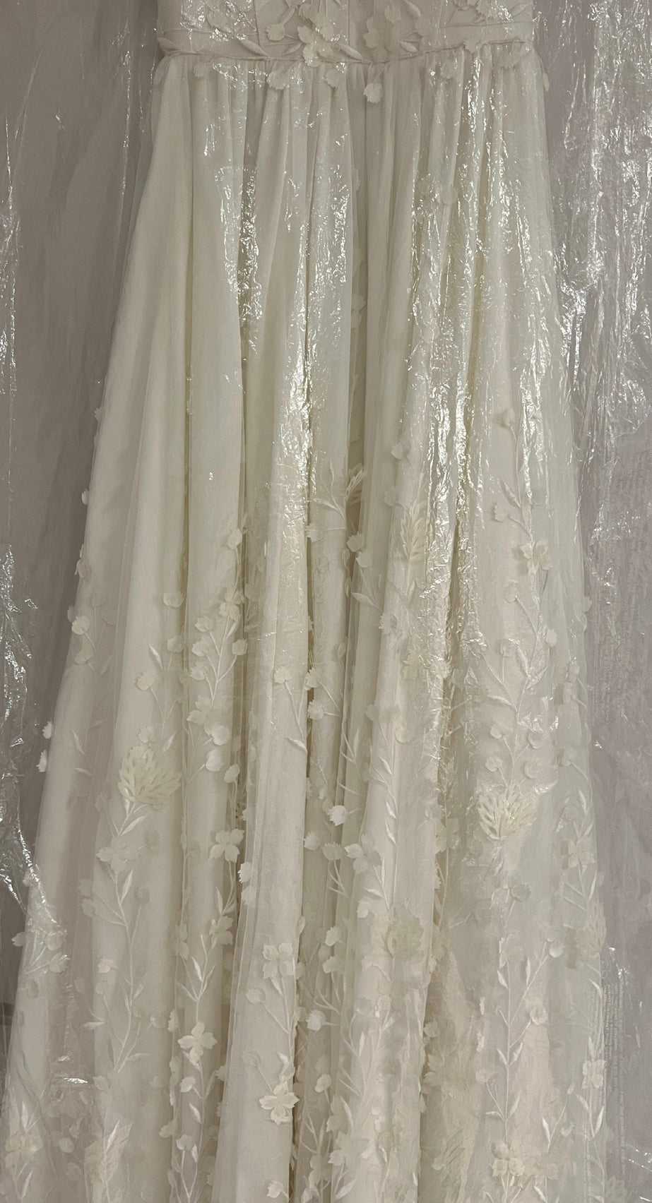 9/14までりんご　Alexandra Grecco Iris Gown Alexandra Grecco, Iris Gown - Floral Preowned Wedding Dress
