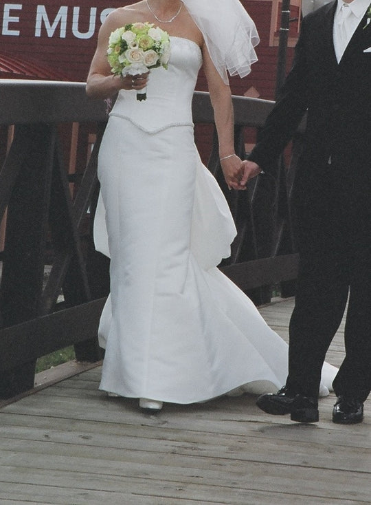 Alfred Sung Fitted and Sleek