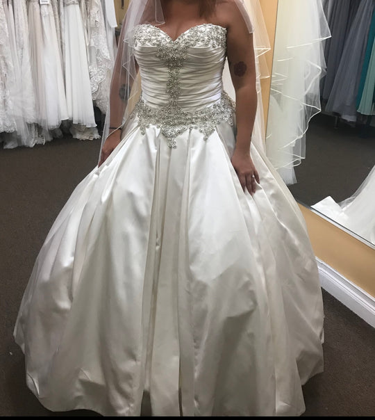 Allure Bridals 9003