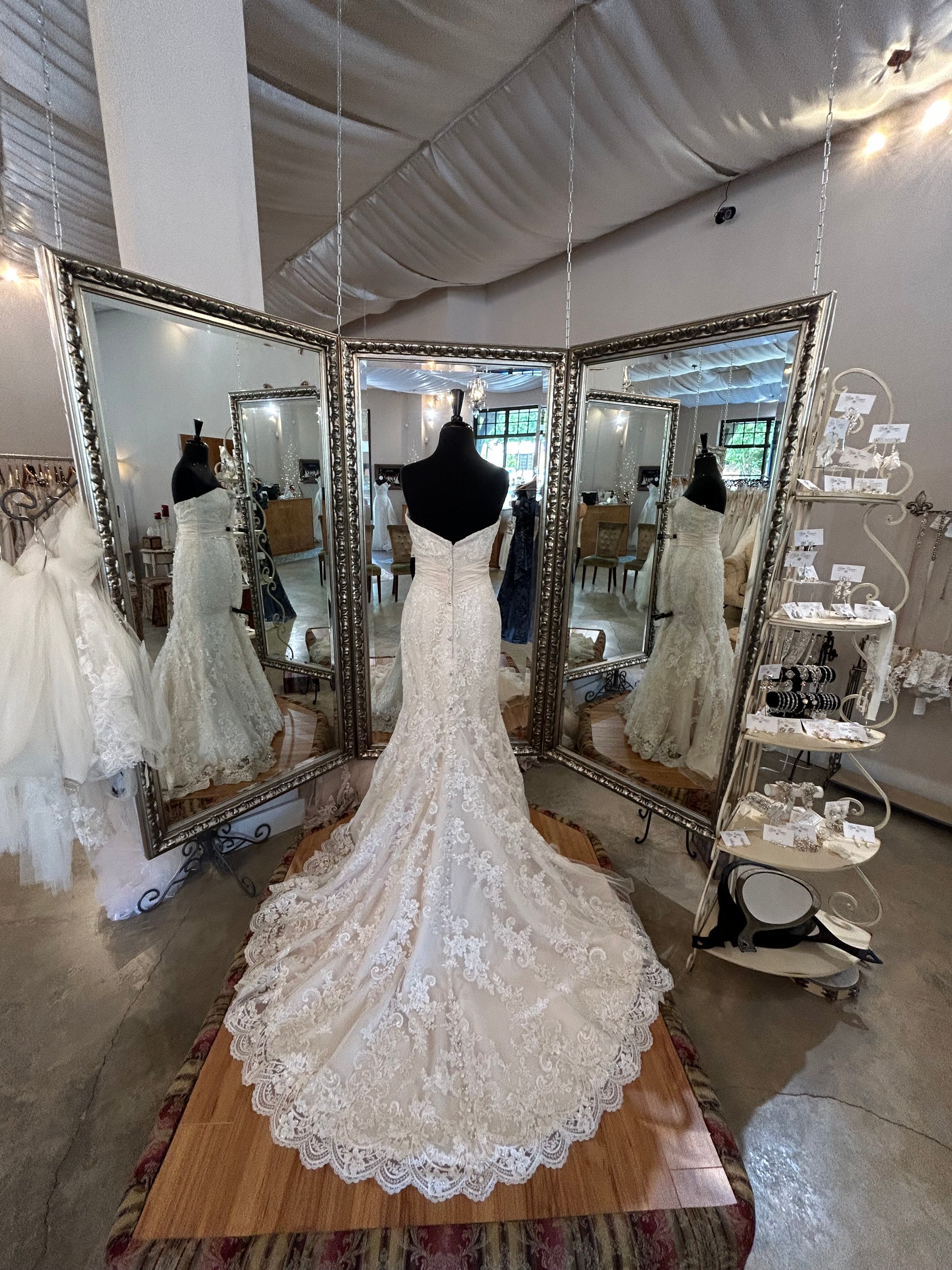 Allure Bridals 8917 Allure Bridals 8917