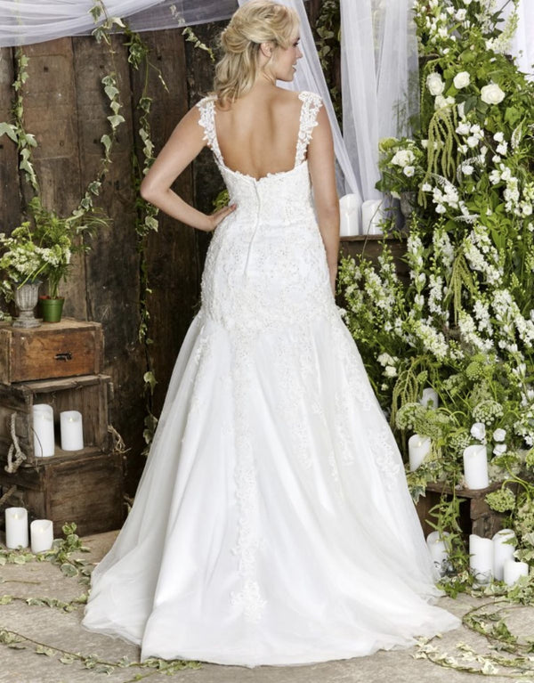 Amanda Wyatt Fit and flare – Nearly Newlywed