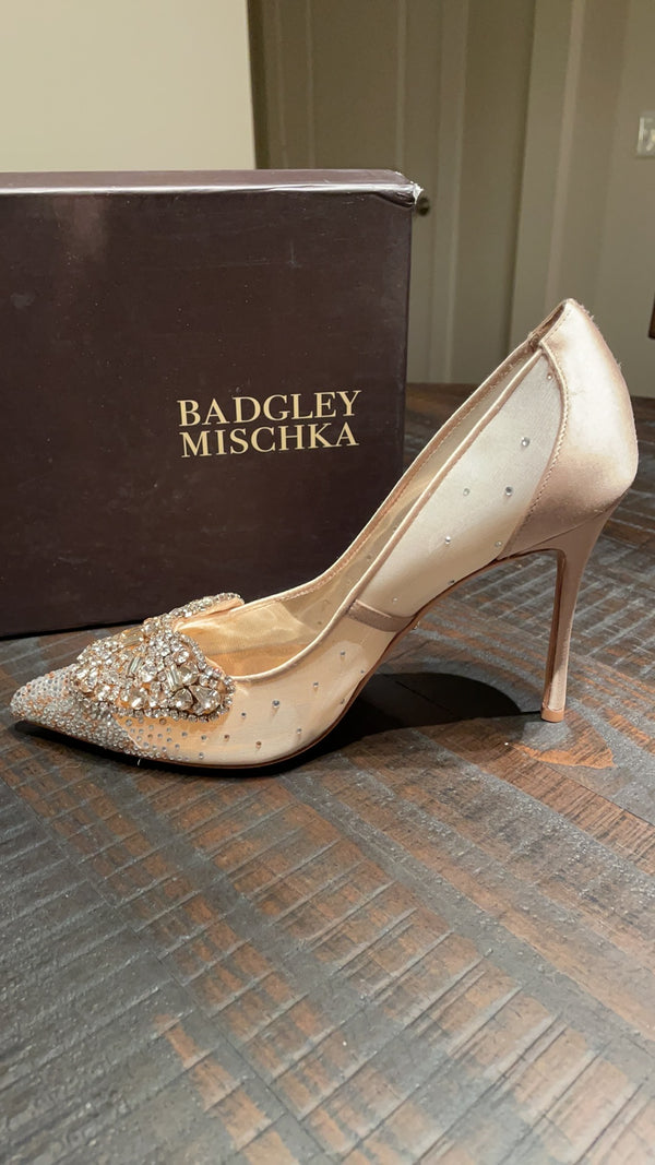 Badgley Mischka Quintana Crystal Embellished Pump – Nearly Newlywed