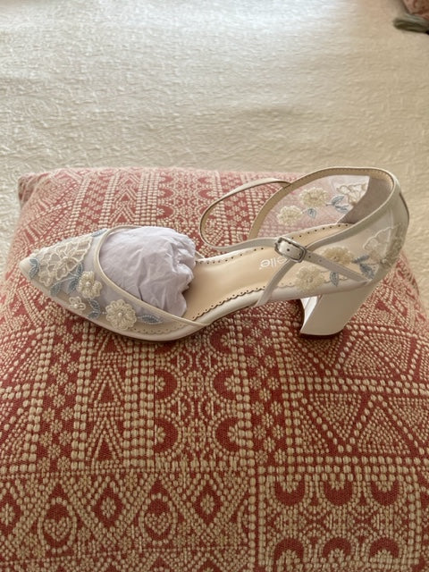 Bella Belle Never worn Vivian Ivory and blue silk Model 8089