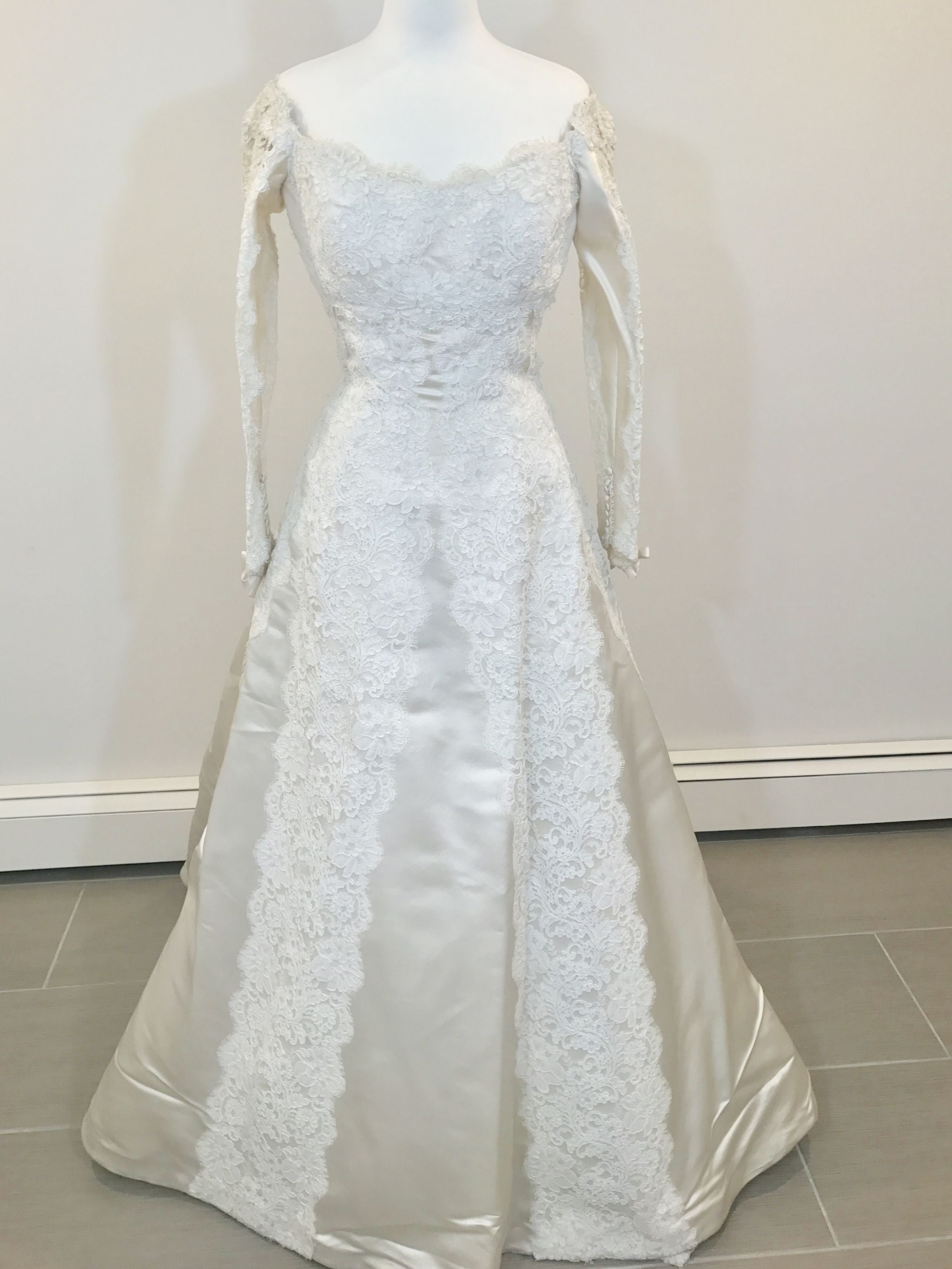 Carmela Sutera PreOwnedWeddingDresses