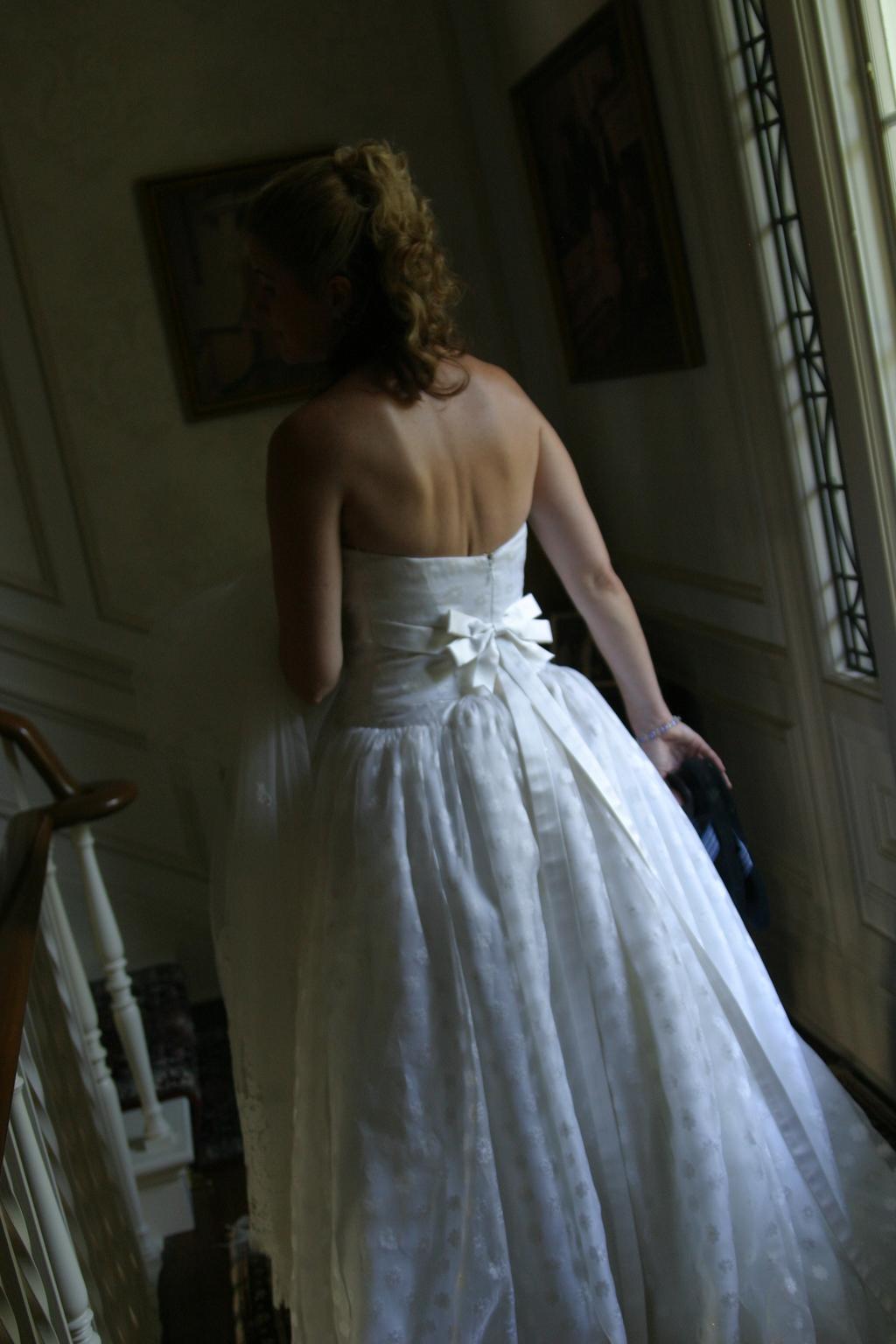 Carolina Herrera Polka Dot Daisy – Nearly Newlywed