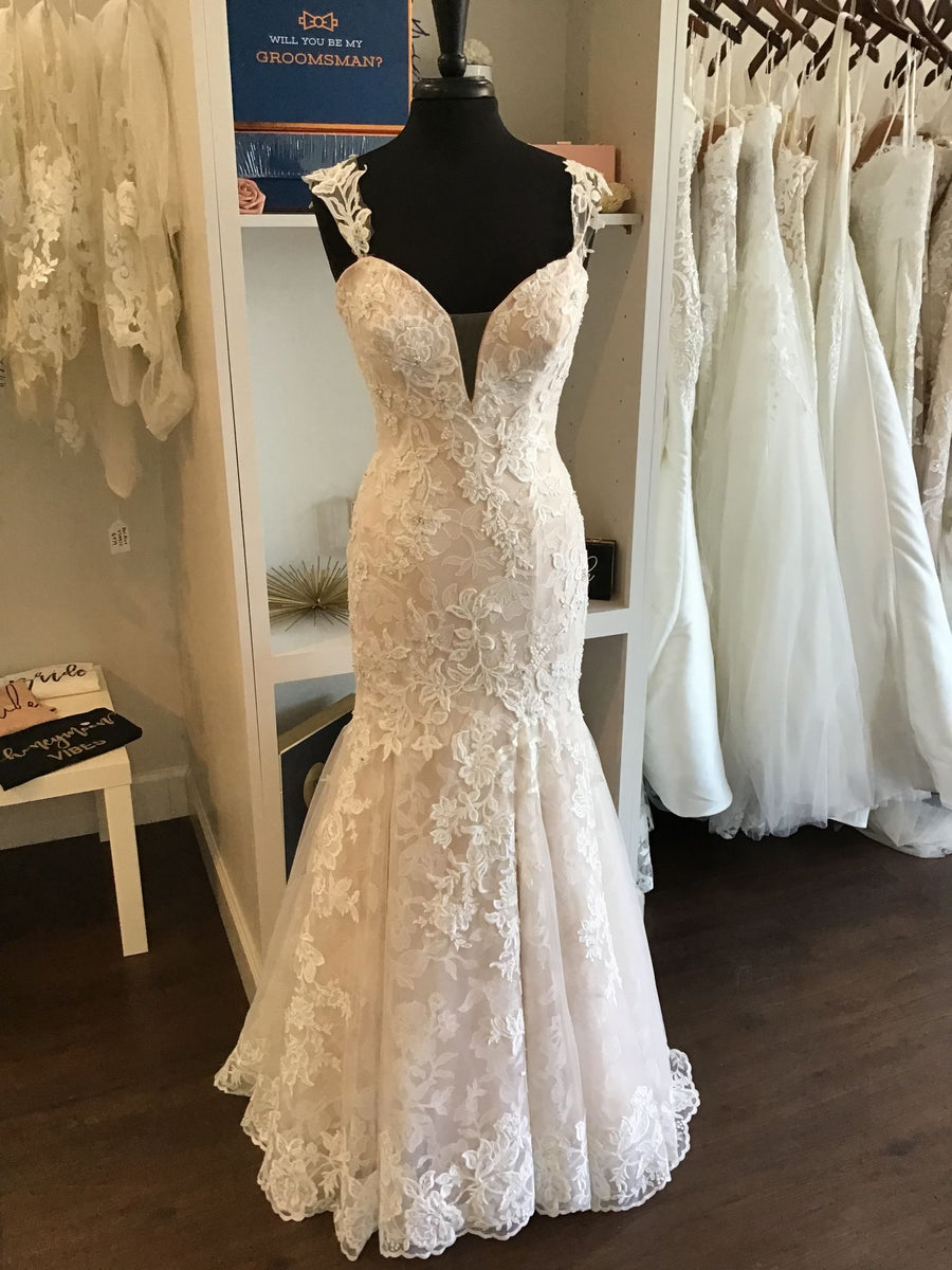 Casablanca 2376 – PreOwnedWeddingDresses