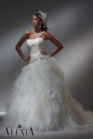 D'Amour Bridal B052