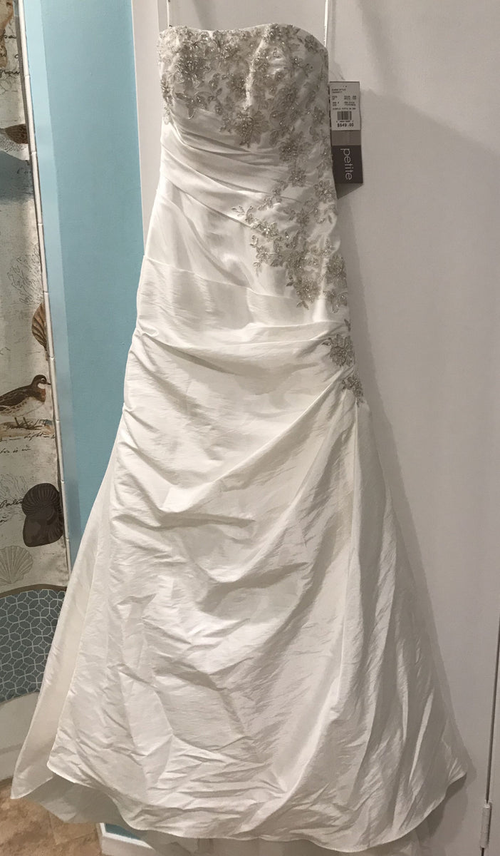 David's Bridal 7T9397 – Nearly Newlywed