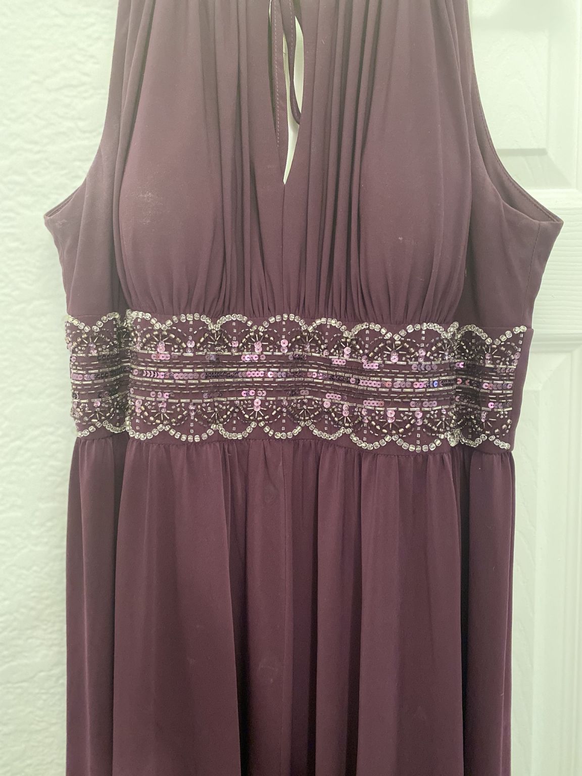 sleeveless keyhole beaded waist jersey dress