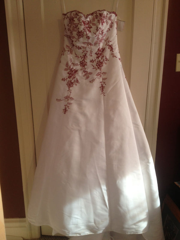 David's Bridal White and Apple Red Embroidered – Nearly Newlywed
