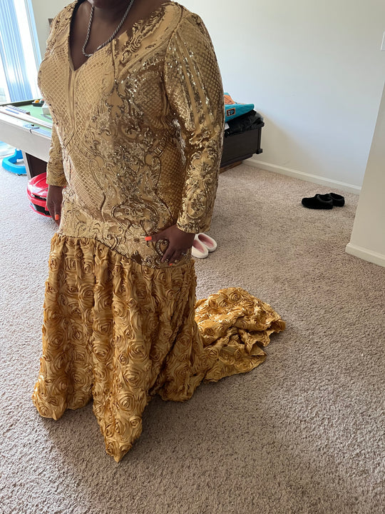 Elizabeth Dye Some stretch to the fabric.  Comfortable fit.  Excellent conditi