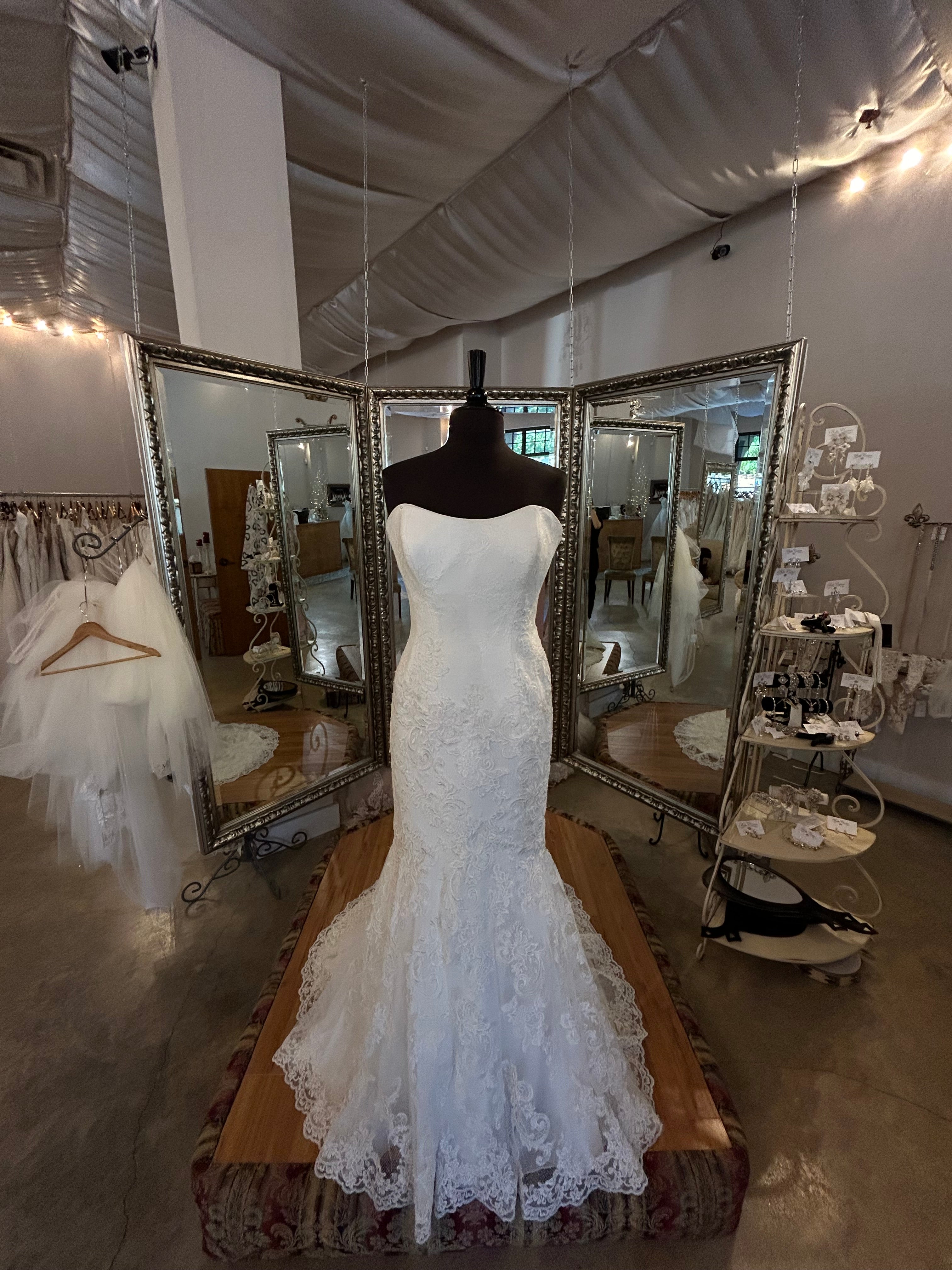 Hyde wedding dress clearance shop