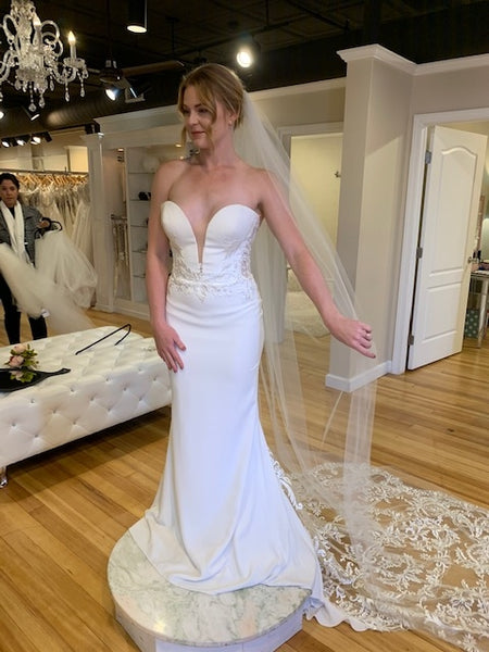 Enzoani sales lainey gown