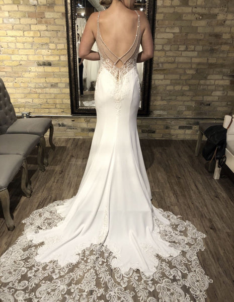 Sexy Deep V Neck Wedding Dresses with Court Train Lace Appliques Bridal  Gowns