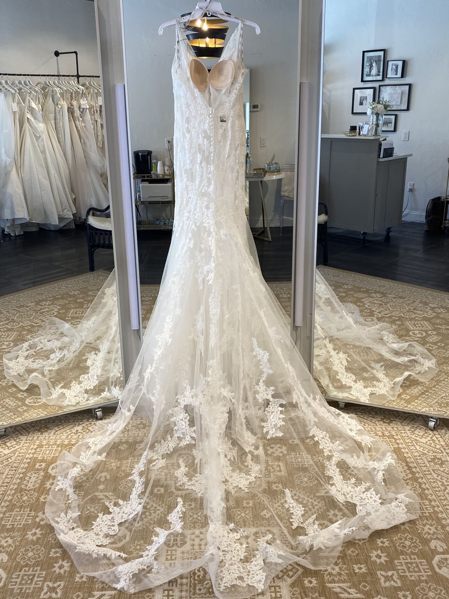 Enzoani Meredith