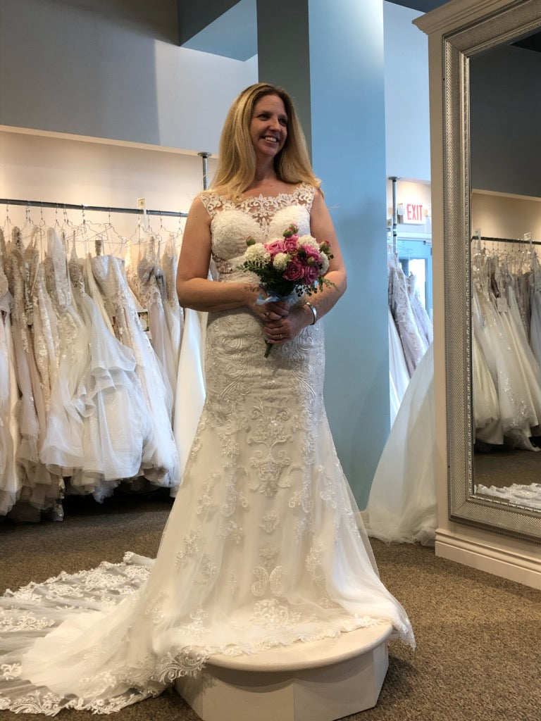 Essense of Australia D2322 – Nearly Newlywed