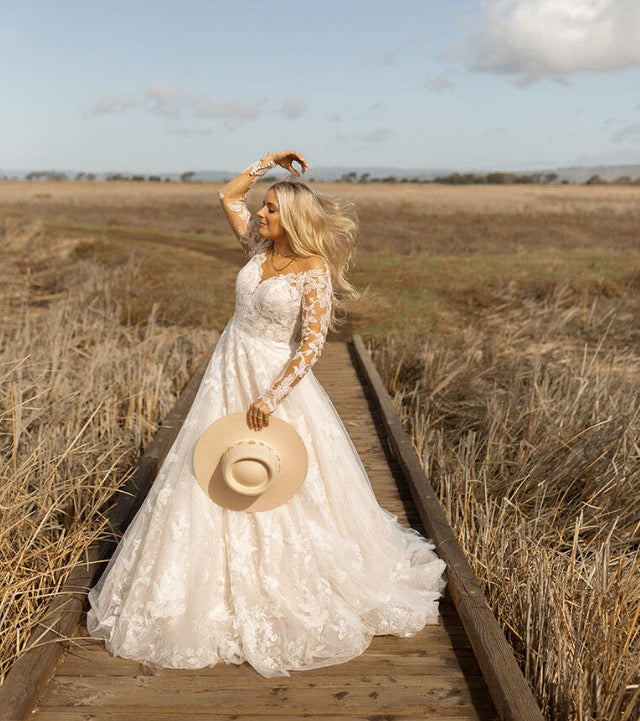 designer wedding dresses with sleeves Wedtrend Women Ivory Bridal Dress A Line Long Chiffon Dress 3D Butterflies Long Sleeves, Ivory / US8 Colour:GOLD METALLIC Category:Brand > Ecco Lafayette 148 New York Lace A Line Boat