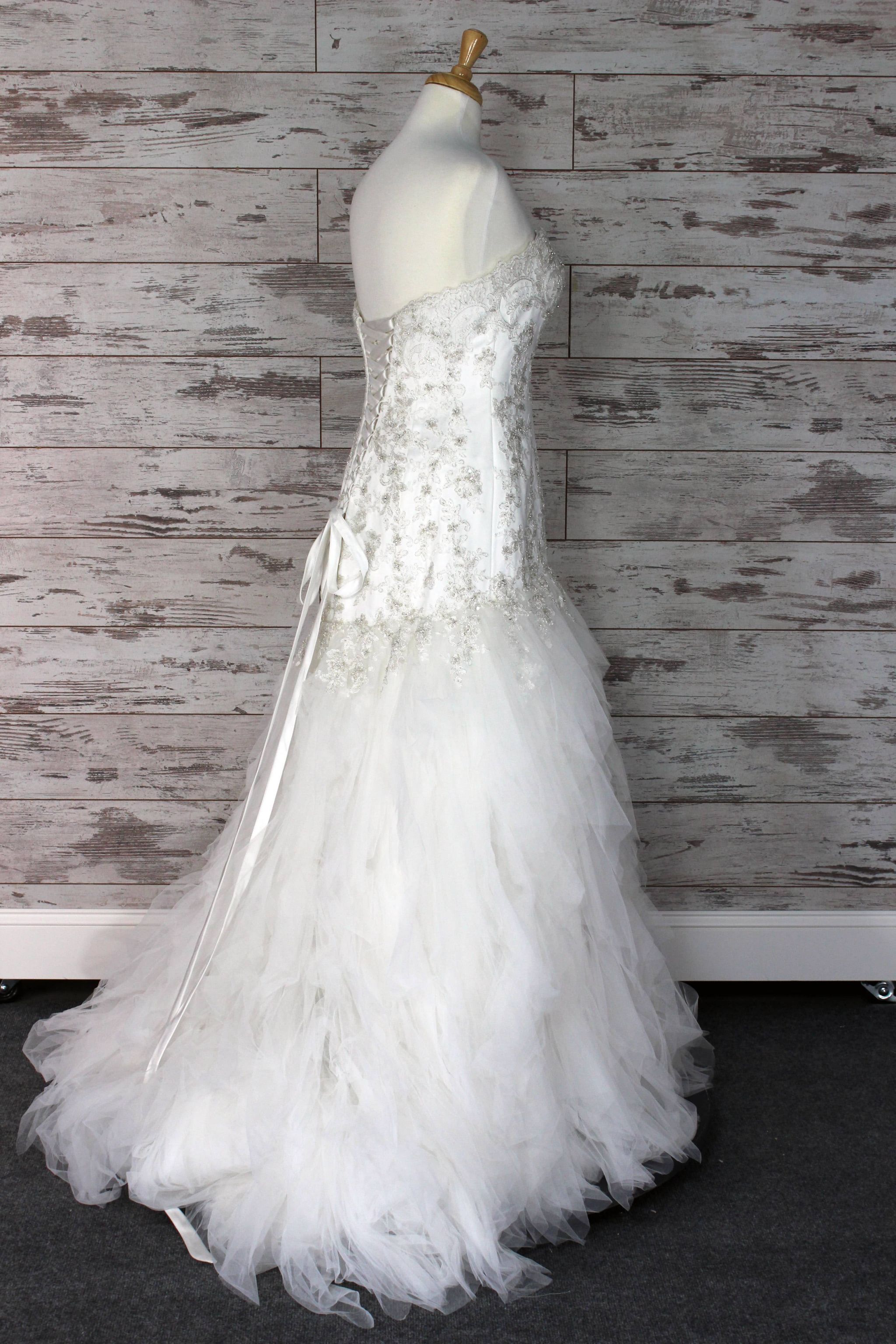 Essense of Australia Essense of Australia Fit -And- Flare Wedding Dress