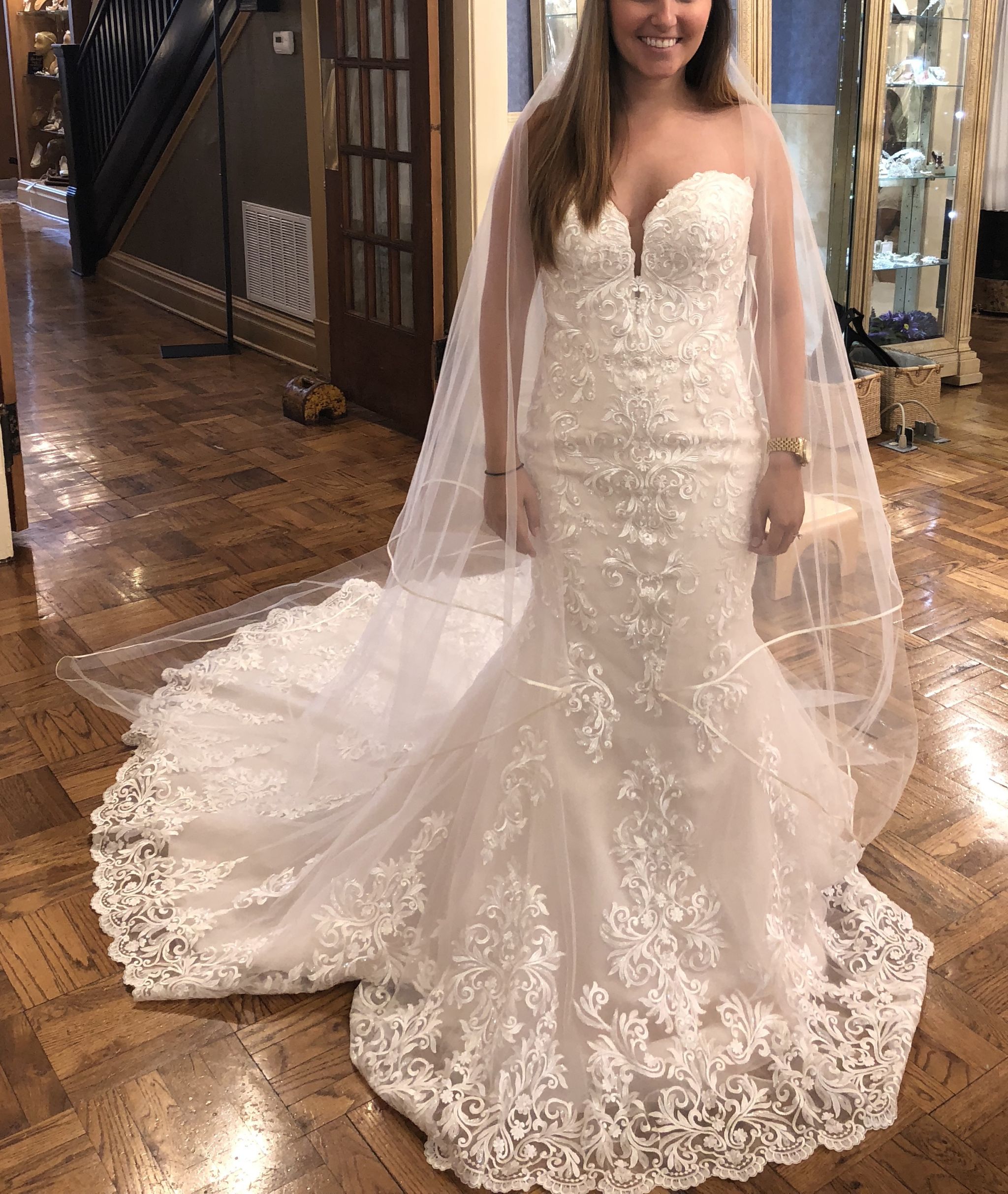 Essense of Australia Romantic Vintage Lace Wedding Gown D2424 Nearly Newlywed