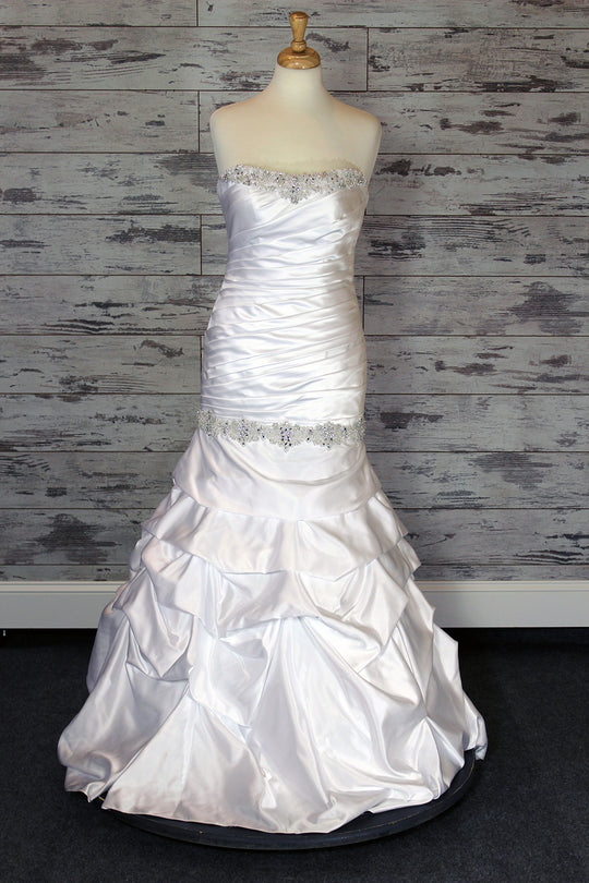 Essense of Australia Essense of Australia Fit -And- Flare Wedding Dress