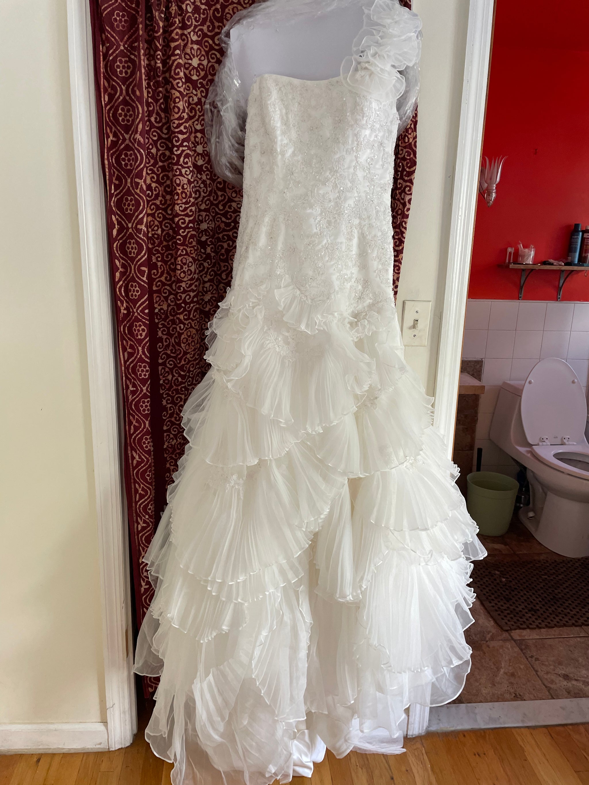 Henry roth wedding dress | Beachweddingtips.com