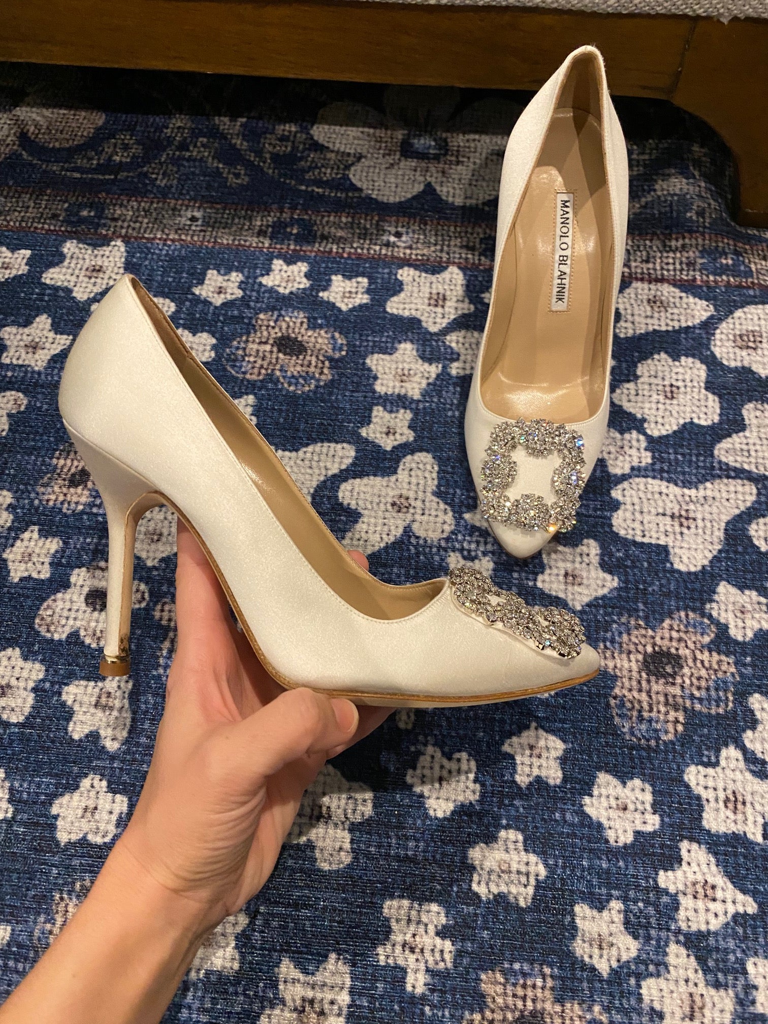 Manolo Blahnik Hangisi 105mm Satin Heel in Cream – Nearly