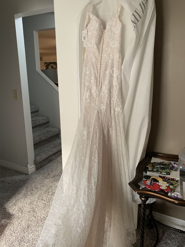 Melissa Sweet 25050174 – Nearly Newlywed