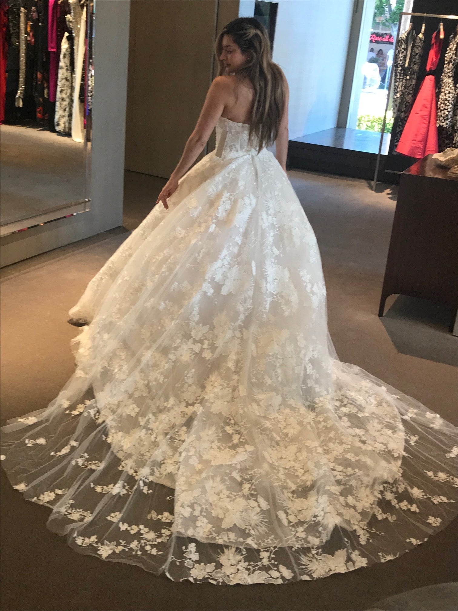 Monique Lhuillier Easton - Fall 2019 Line – Nearly Newlywed Monique Lhuillier Easton - Fall 2019 Line – Nearly Newlywed