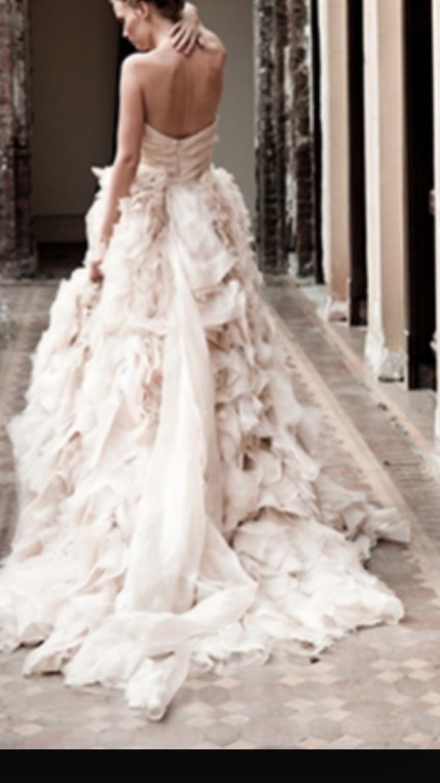 Monique Lhuillier Waltz – Nearly Newlywed Monique Lhuillier Waltz – Nearly Newlywed