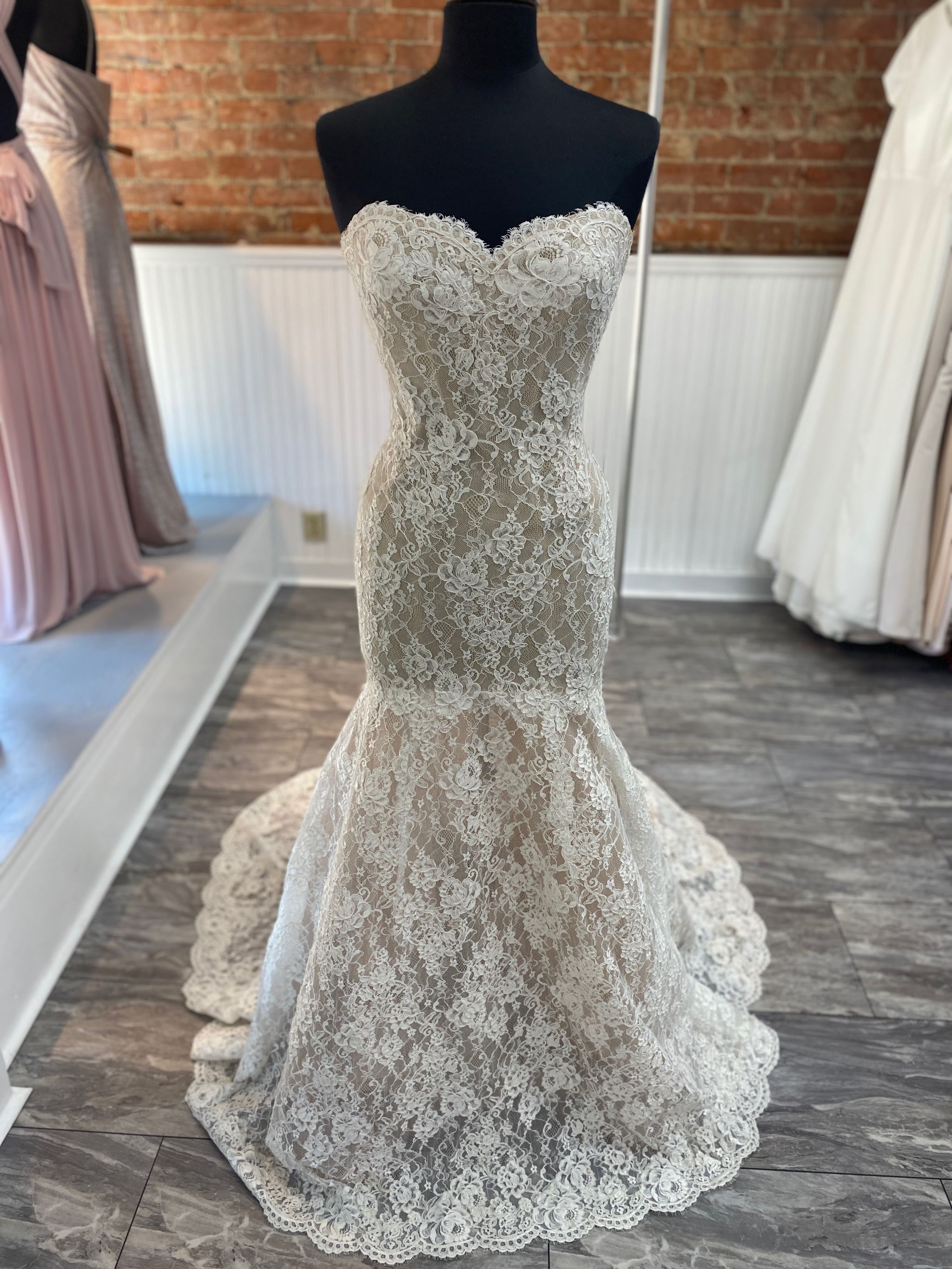 Monique lhuillier wedding discount dress sample sale 2017