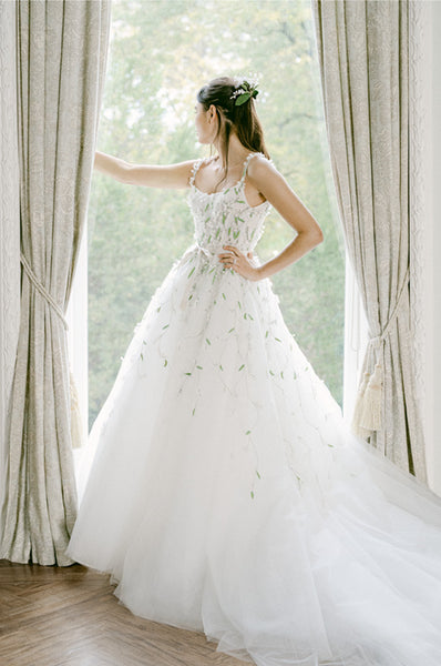 https://preownedweddingdresses.com/cdn/shop/products/monique-lhuillier-lily-of-the-valley-2022-6321073be20c7_grande.jpg?v=1686100282