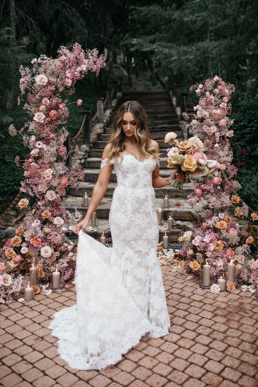 https://preownedweddingdresses.com/cdn/shop/products/monique-lhuillier-trumpet-eve-2019-6482718647689_1b7dade7-38e9-4c46-8008-c4d9a4c2e18c_1024x.jpg?v=1686863293