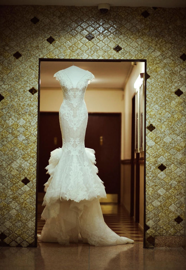 Pnina Tornai 4444 ivory Chantilly Lace – Nearly Newlywed