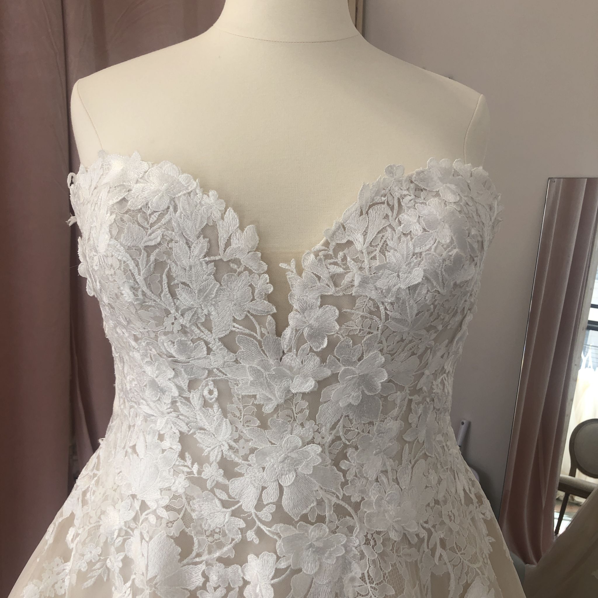 ＊PRONOVIAS＊ elcira ウェディングドレス US4 Wedding dress princess cut and sweetheart neckline | Pronovias