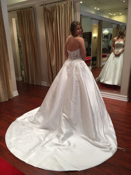 Phoenicia pronovias clearance