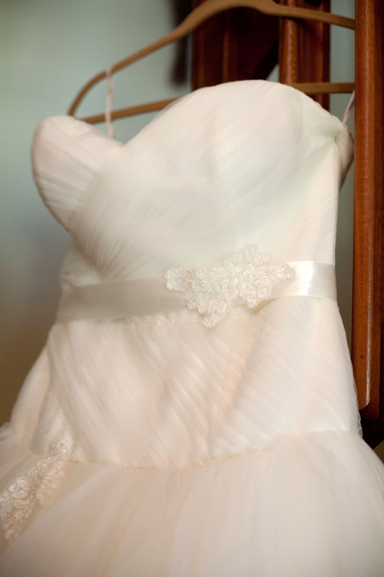 Saison Blanche Boutique 1-33: ivory, zipper, train