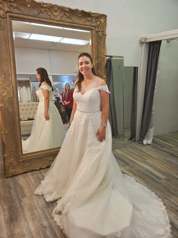 Gown Stella York 6684 Price Stella York 6684 – Nearly Newlywed