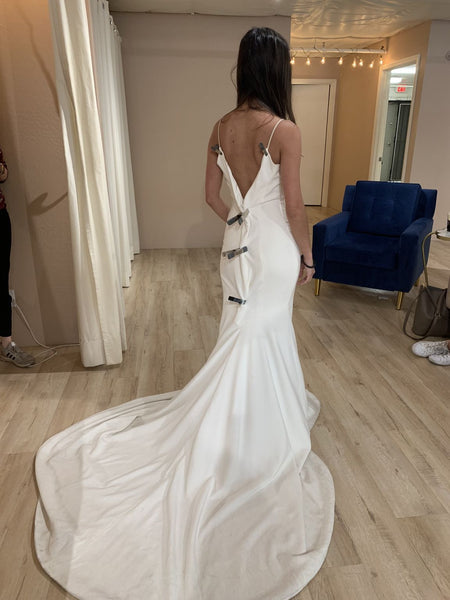I just wanted to let you all know that TJ Maxx online has wedding dresses.  The brand is called Theia Bridal and prices range from $300-$600. Here are  some examples. : r/weddingdress