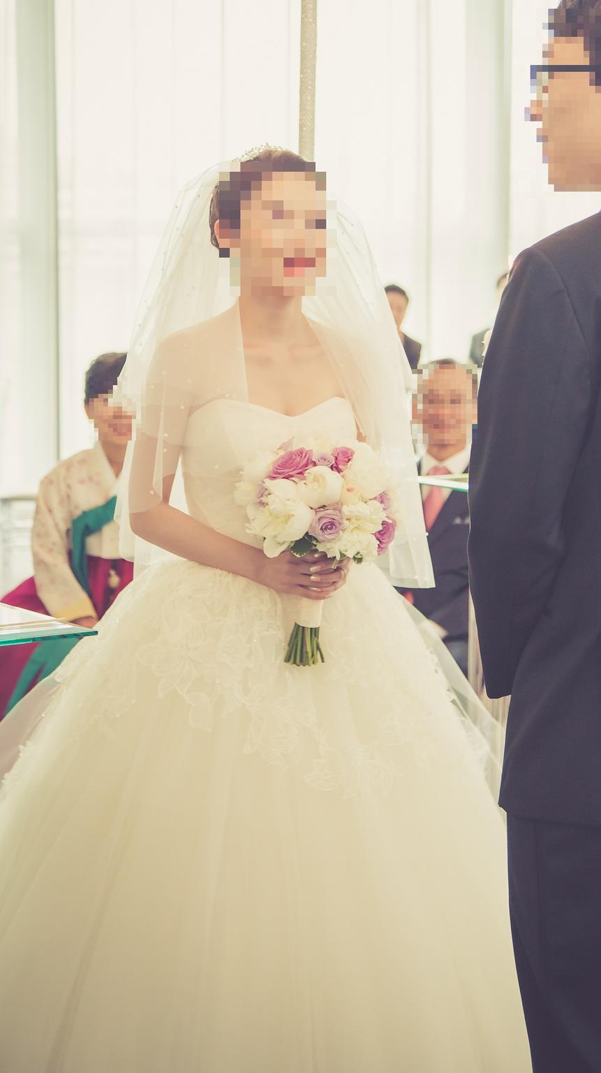 Vera Wang Laura with Swarovski crystal – Nearly Newlywed