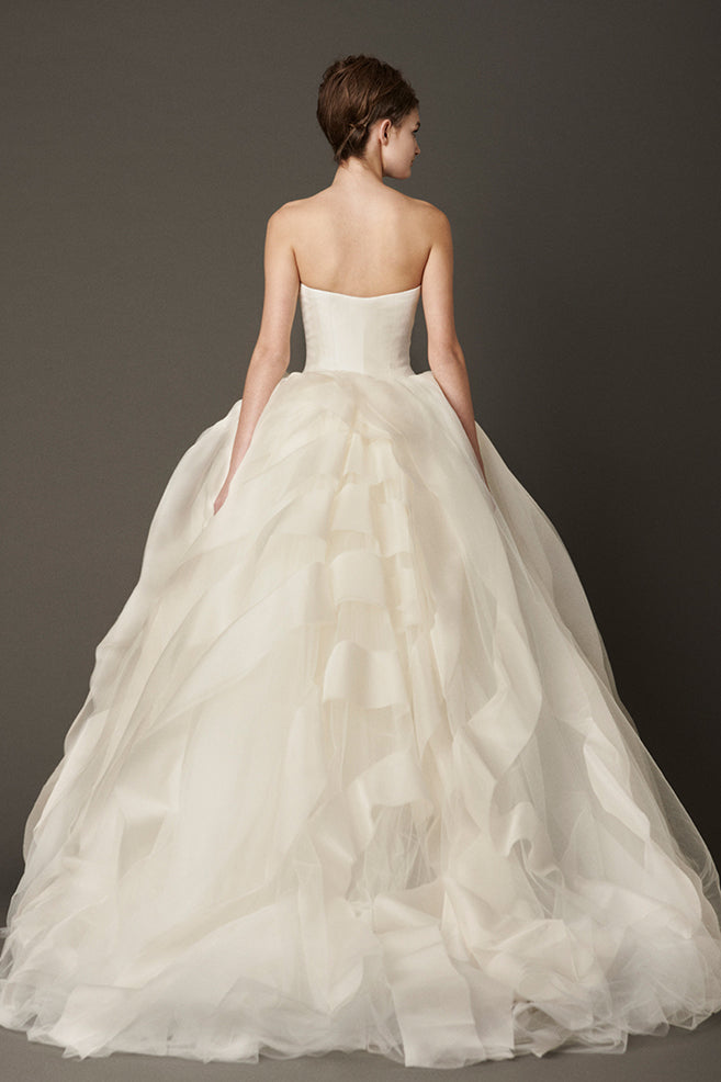 Vera Wang Liesel 121313 – Nearly Newlywed Vera Wang Liesel 121313 – Nearly Newlywed