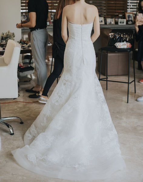 Vera wang leda clearance gown