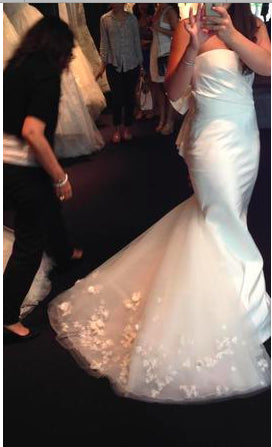 ＊VERA WANG BRIDE＊ Nisha ウェディングドレス Vera Wang Nisha (Ivory) – Nearly Newlywed